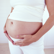 photo du ventre d'une femme au cours de la grossesse